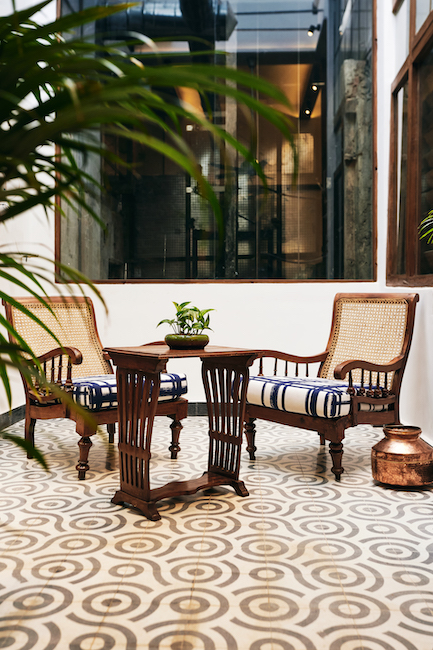 antique hotel colaba